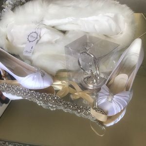 shoes, cake topper, fur stole, off white sash